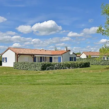 With Garden Near Beautiful Golf Course Vasles